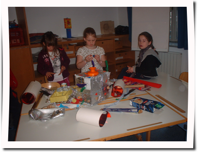 Auch Maedchen lieben Raumschiffe (Vivien und Maya, 6 Jahre, Martina, 9 Jahre)